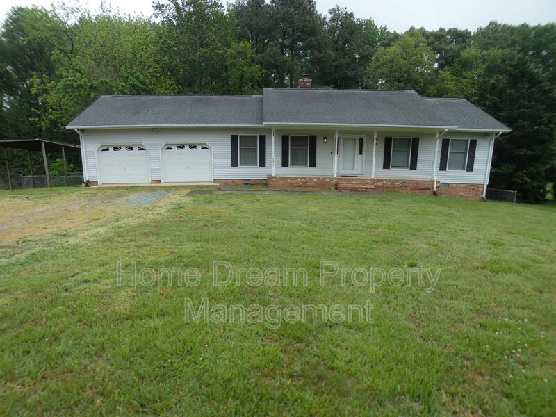 10451 Edgehill Ln in King George, VA - Foto de edificio