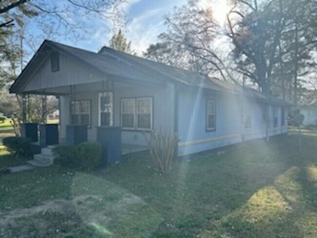 130 Grantham St in Red Springs, NC - Building Photo - Building Photo