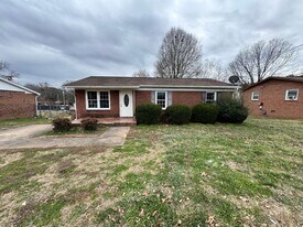 516 Monroe St in Shelby, NC - Building Photo