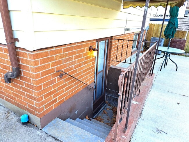 9578 Avery Ln in Windsor, ON - Building Photo - Building Photo