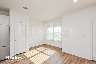 7328 Parkside Pl Dr in North Richland Hills, TX - Foto de edificio - Building Photo