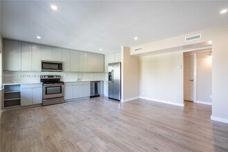 2400 NE 26th St in Fort Lauderdale, FL - Building Photo - Building Photo