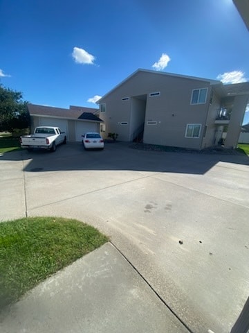 property at 712 Oakmont Rd