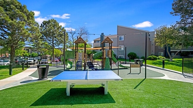 Grove at City Center in Aurora, CO - Foto de edificio - Building Photo