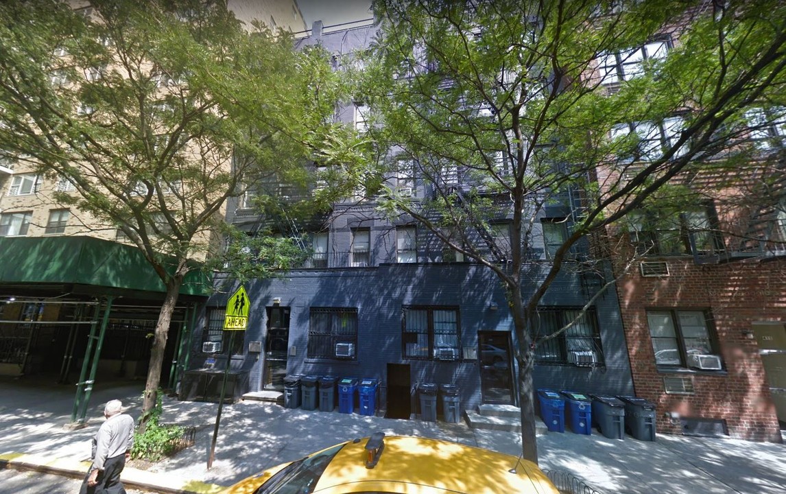 409 East 81st Street in New York, NY - Building Photo