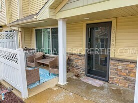 8601 Westown Pkwy in West Des Moines, IA - Building Photo