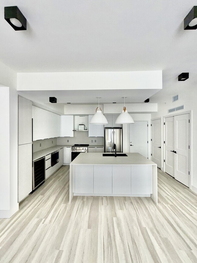 18631 NE 25th Pl, Unit 802 in Miami, FL - Building Photo - Building Photo