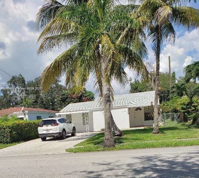 2149 NE 179th St in North Miami Beach, FL - Building Photo