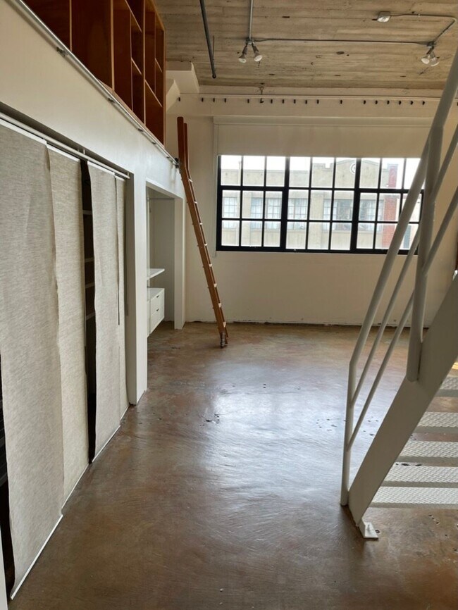 247 4th St, Unit 301 in Oakland, CA - Foto de edificio - Building Photo
