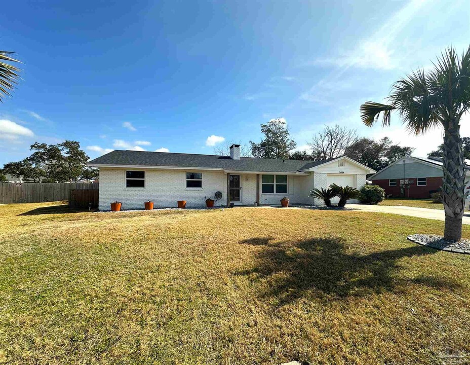 5084 Shoshone Dr in Pensacola, FL - Building Photo