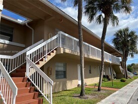 9955 Twin Lakes Dr in Coral Springs, FL - Building Photo