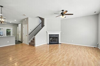 1913 Barngate Way in Raleigh, NC - Foto de edificio - Building Photo