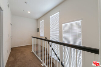 954 1/2 S New Hampshire Ave in Los Angeles, CA - Building Photo - Building Photo