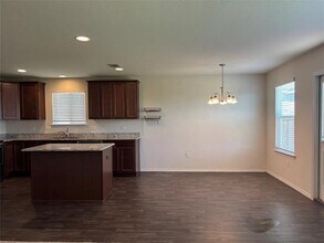 1513 Waggoner Dr in Cross Roads, TX - Foto de edificio - Building Photo