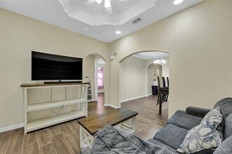 9 Diaz Ave in McAllen, TX - Building Photo - Building Photo