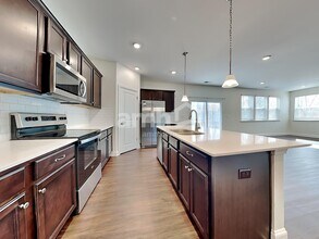 7425 Garrett Ct, Unit 1 in Charlotte, NC - Foto de edificio - Building Photo