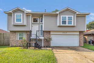 18619 Haughland Dr in Cypress, TX - Building Photo