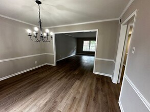 5123 Lawndale Dr in Greensboro, NC - Building Photo - Building Photo