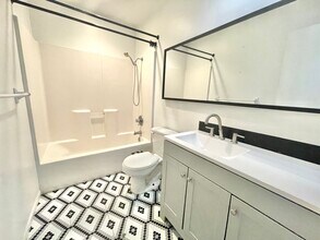 214 Beaver St, Unit B in Carterville, IL - Building Photo - Building Photo