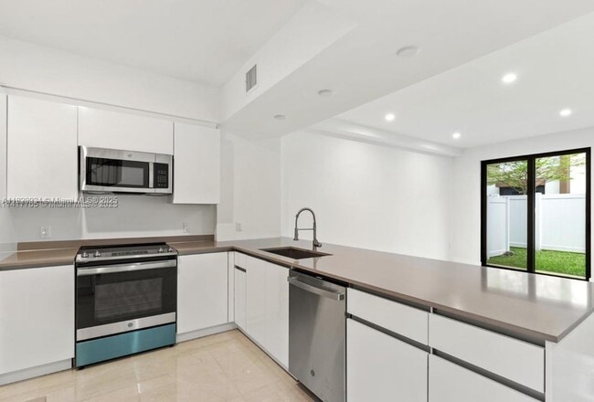 property at 4130 N Oak Pl