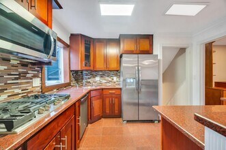 11 Gardenia Ln in Hicksville, NY - Building Photo - Building Photo