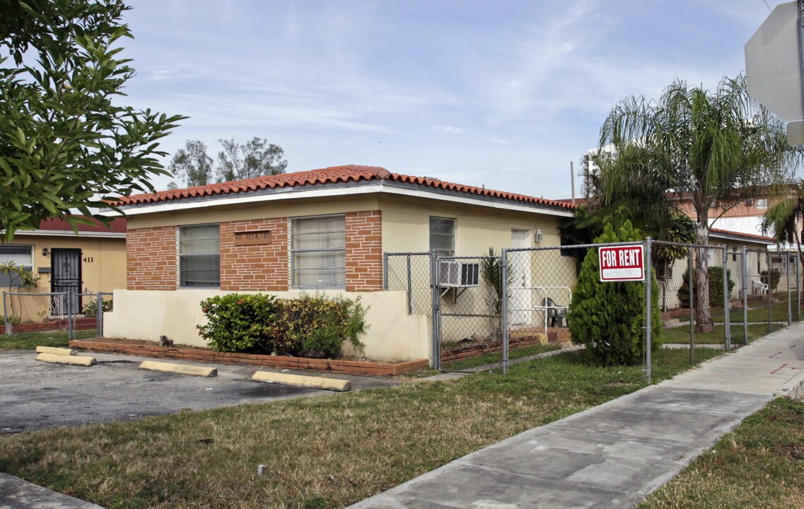 401-417 SW 4th St in Miami, FL - Building Photo