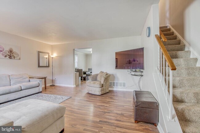 9909 Maidbrook Rd in Parkville, MD - Foto de edificio - Building Photo