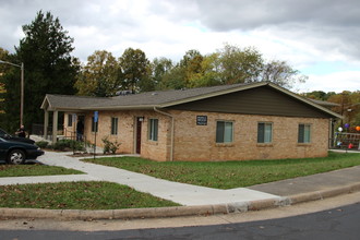 Maplewood Apartments in Martinsville, VA - Building Photo - Building Photo