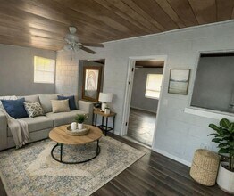 8801 E Moonrise Ln in Floral City, FL - Foto de edificio - Building Photo