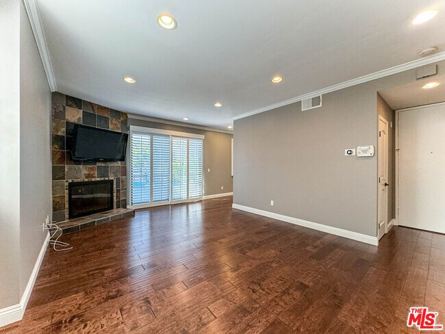 8701 Falmouth Ave in Los Angeles, CA - Building Photo - Building Photo