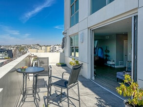 Vici Luxury Rentals - Little Italy in San Diego, CA - Foto de edificio - Building Photo