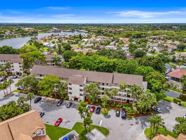 12568 Shoreline Dr in Wellington, FL - Building Photo - Building Photo