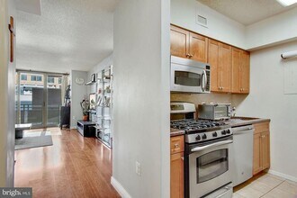 4801 Fairmont Ave in Bethesda, MD - Building Photo - Building Photo