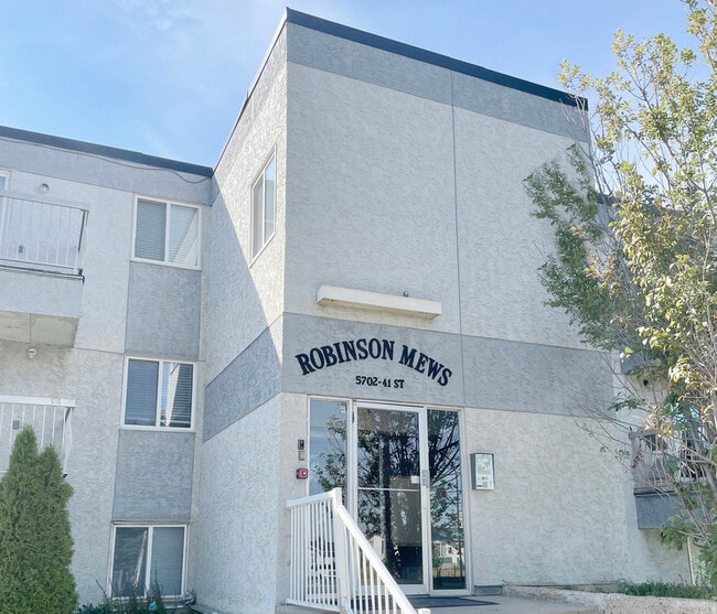 Robinson Mews in Lloydminster, AB - Building Photo - Building Photo