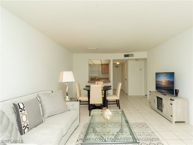 499 Forest Lakes Blvd in Naples, FL - Building Photo - Building Photo