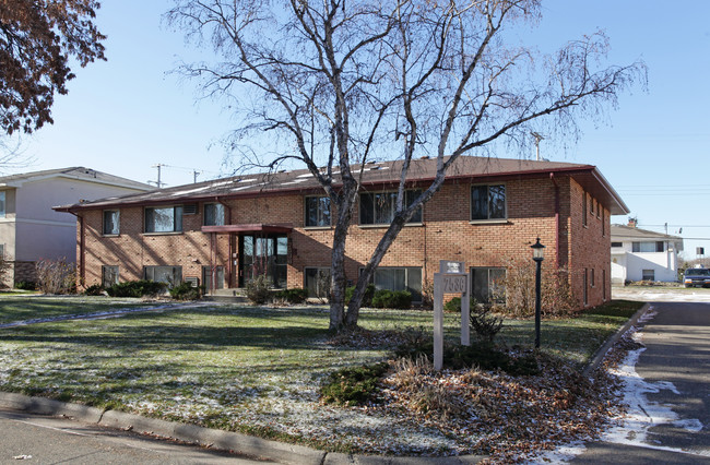 Budget Suites in Richfield, MN - Building Photo - Building Photo