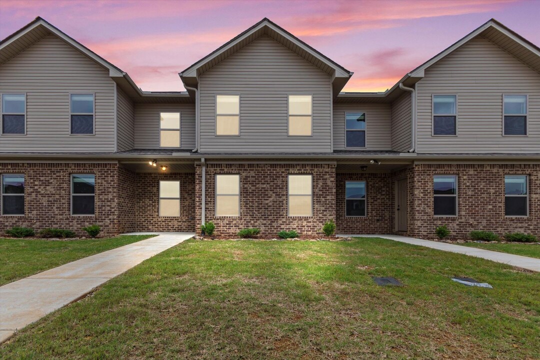16129 Cohen Dr in Athens, AL - Foto de edificio
