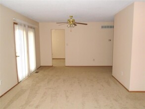 1520 Royal Oak Ct in O'Fallon, IL - Building Photo - Building Photo