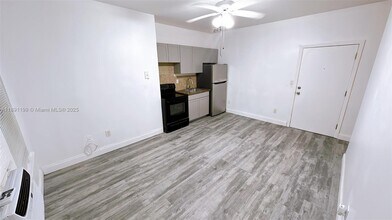 842 Meridian Ave in Miami Beach, FL - Building Photo - Building Photo