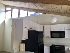 2493 1/2 S Barrington Ave, Unit 2493 1/2 in Los Angeles, CA - Building Photo - Building Photo