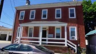 276 E Main St in Westminster, MD - Building Photo