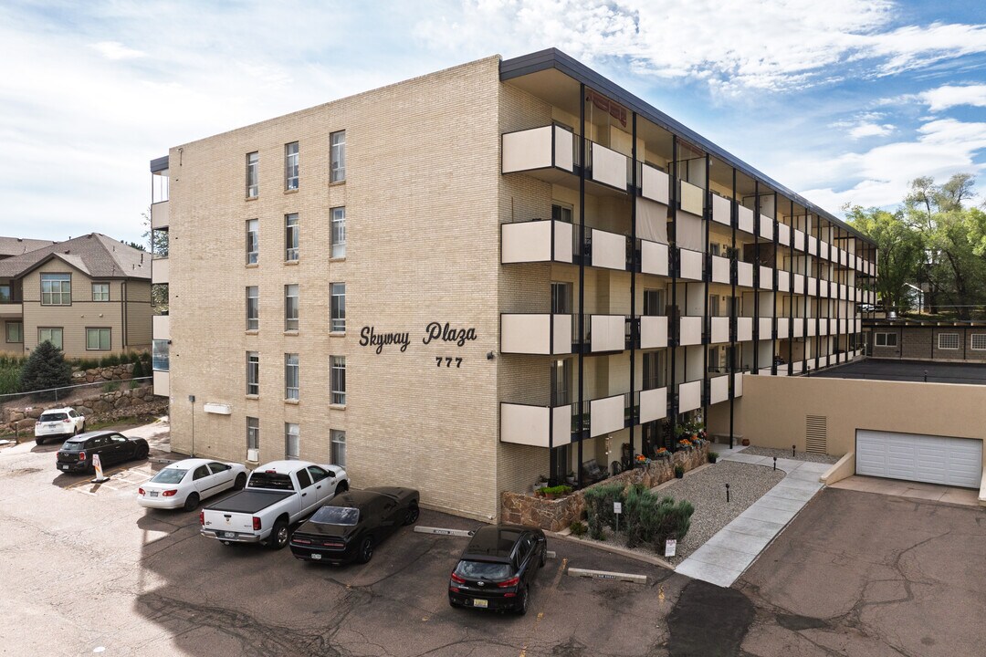 Skyway Plaza in Colorado Springs, CO - Building Photo