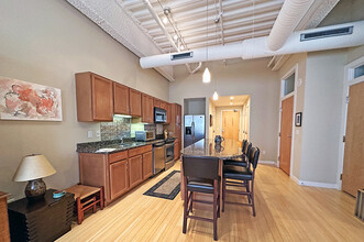 12 S Lexington Ave, Unit 204 in Asheville, NC - Building Photo - Building Photo