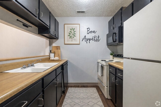 Forrest Grove in Wichita, KS - Foto de edificio - Building Photo