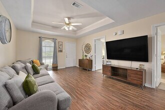 2015 Colgate Dr in College Station, TX - Foto de edificio - Building Photo