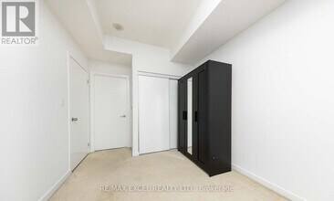 70 Forest Manor Rd in Toronto, ON - Building Photo - Building Photo