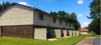 1221 Alice Dr in Oswego, SC - Building Photo - Building Photo