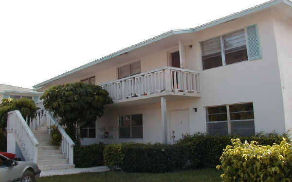 242-248 NE 12th St in Delray Beach, FL - Building Photo - Building Photo