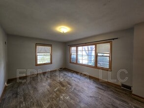 821 Cornwall Ave in Waterloo, IA - Building Photo - Building Photo