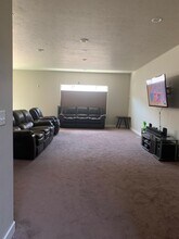 593 W Life Dr in Bluffdale, UT - Building Photo - Building Photo